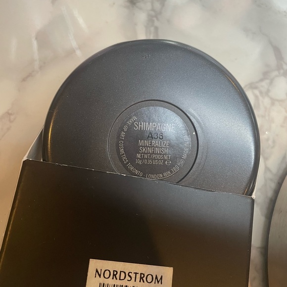 MAC Shimpagne Mineralize Skinfinish - Picture 2 of 4